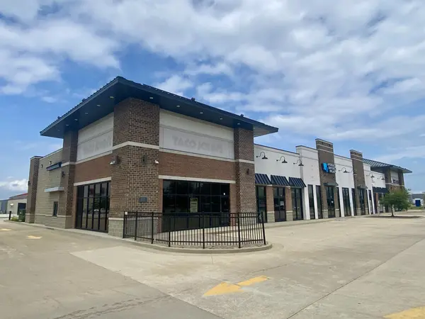 902 Meijer DR, Champaign, IL 61822
