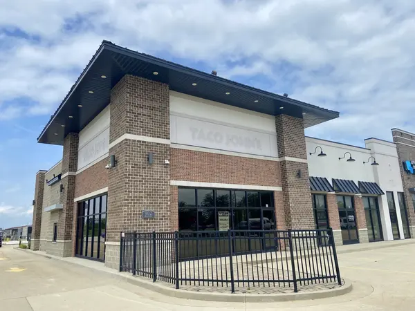 902 Meijer DR, Champaign, IL 61822