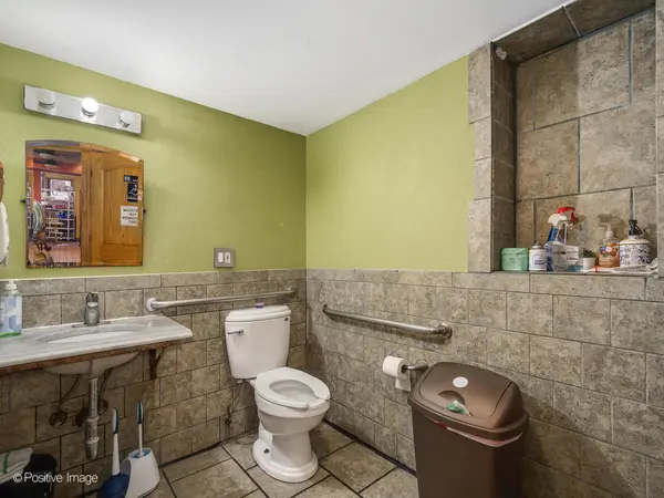 1517 W Taylor ST, Chicago, IL 60607