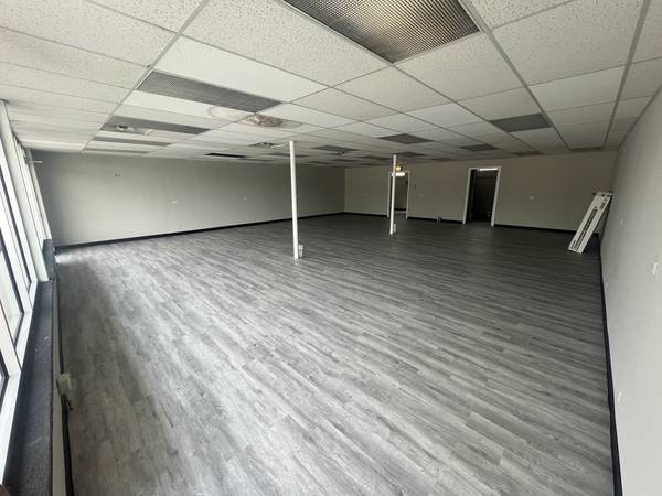 49 E Fullerton AVE, Addison, IL 60101