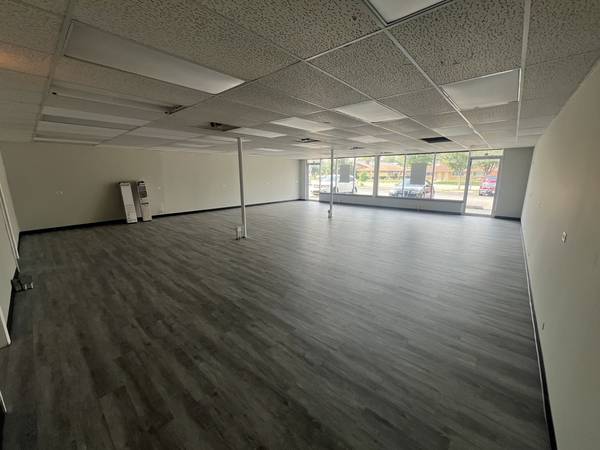 49 E Fullerton AVE, Addison, IL 60101