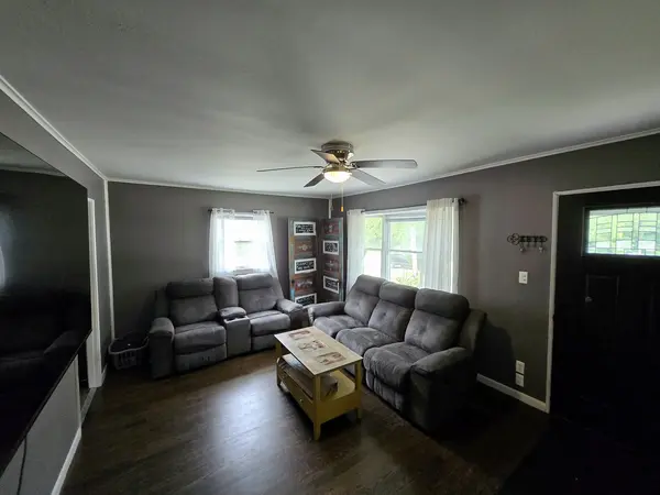 376 S Oak ST, Manteno, IL 60950