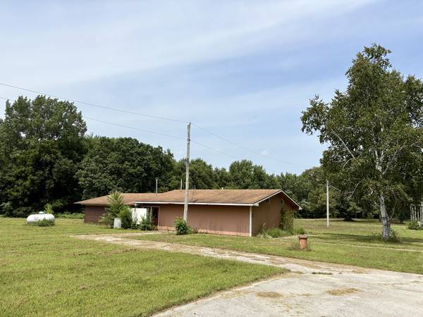 4112 S Youth Camp RD, St. Anne, IL 60964