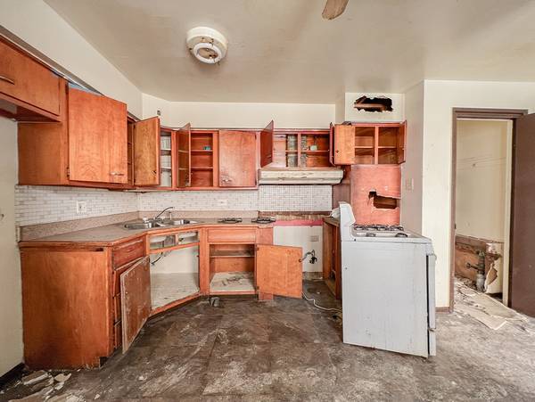 7727 S Colfax AVE, Chicago, IL 60649