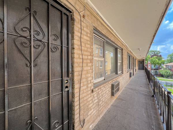 7727 S Colfax AVE, Chicago, IL 60649