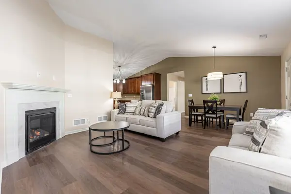 566 Fuller LN, Belvidere, IL 61008