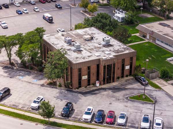 1080 Nerge RD, Elk Grove Village, IL 60007