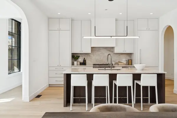 2237 W Roscoe ST #2W, Chicago, IL 60618