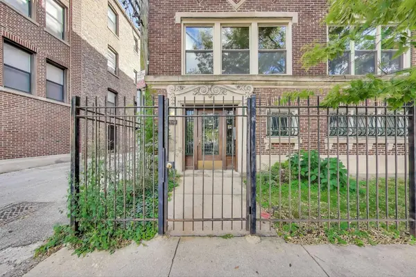 1059 E Hyde Park BLVD #1, Chicago, IL 60615