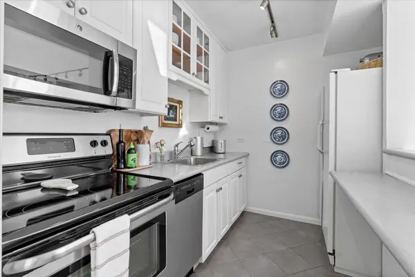 880 N Lake Shore DR #16G, Chicago, IL 60611