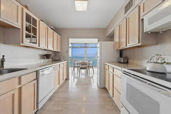 860 N Lake Shore DR #8M, Chicago, IL 60611