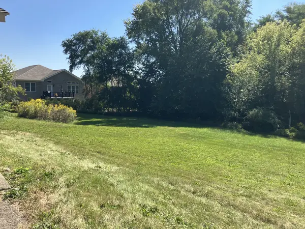 24W459 Lawrence AVE, Roselle, IL 60172