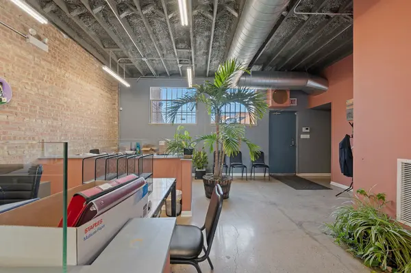 5940 W Montrose AVE, Chicago, IL 60634