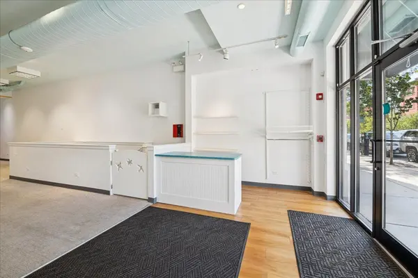 3827 N Southport AVE, Chicago, IL 60613