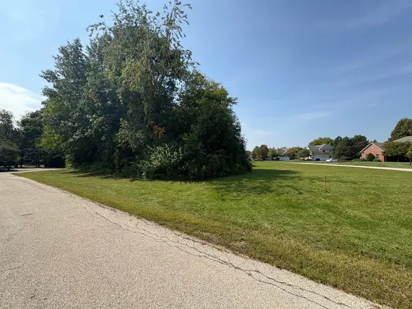 6001 Brighton LN, Lakewood, IL 60014