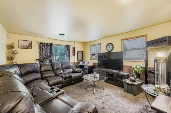 9045 S Sacramento AVE, Evergreen Park, IL 60805