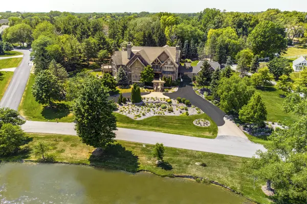 37 Lake Adalyn DR, South Barrington, IL 60010