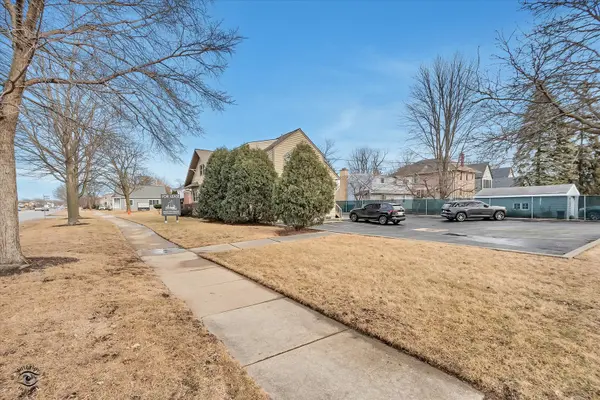 849 N Ellsworth ST, Naperville, IL 60563