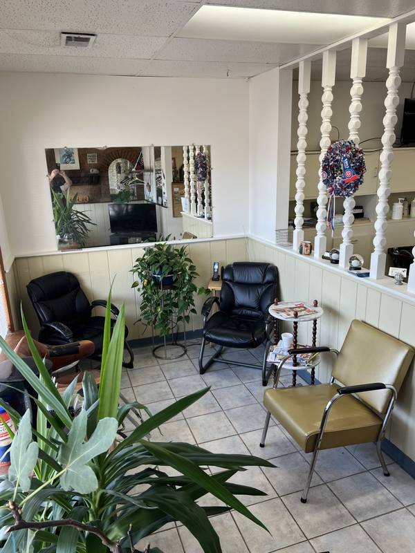 630 W Algonquin RD, Des Plaines, IL 60016