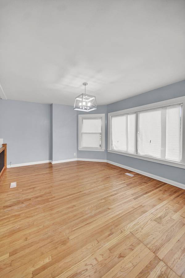 7316 S Woodlawn AVE, Chicago, IL 60619