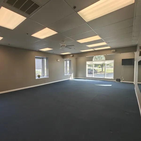 400 W Northwest HWY NW, Barrington, IL 60010