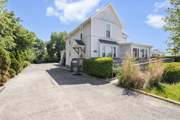 942 E State ST, Geneva, IL 60134