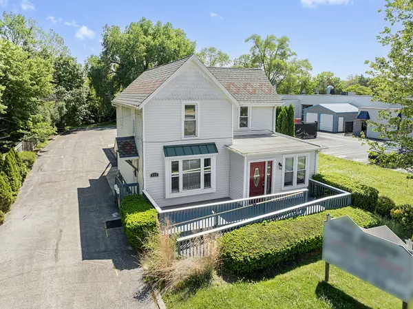 942 E State ST, Geneva, IL 60134