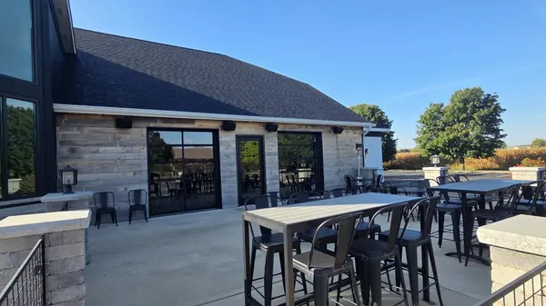 999 Confidential DR, Mchenry, IL 60050