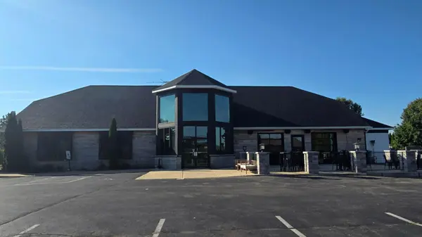 999 Confidential DR, Mchenry, IL 60050