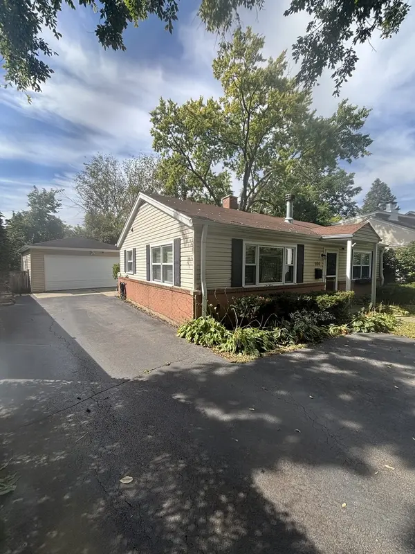 926 Cedar ST, Deerfield, IL 60015