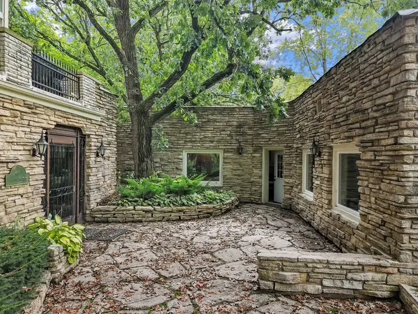 7830 N Pillow Hill RD, Spring Grove, IL 60081