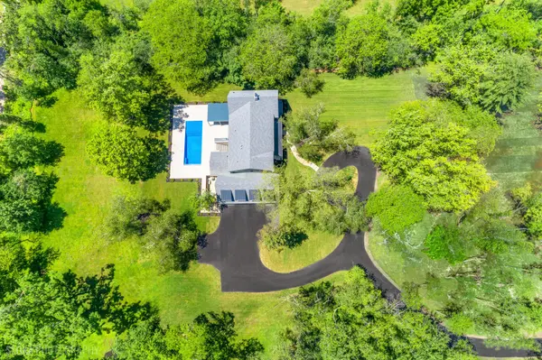 699 Plum Tree RD, Barrington Hills, IL 60010