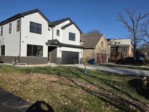 926 E Crest AVE, Addison, IL 60101