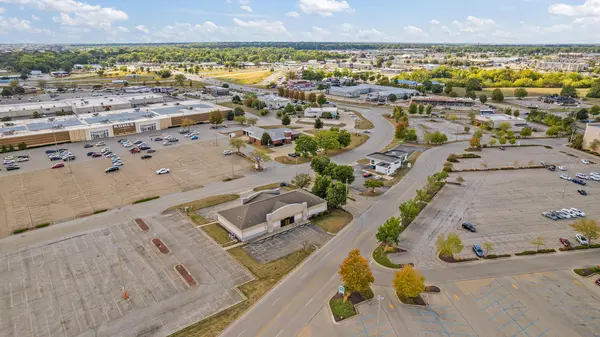 6 Convenience Center RD, Champaign, IL 61820