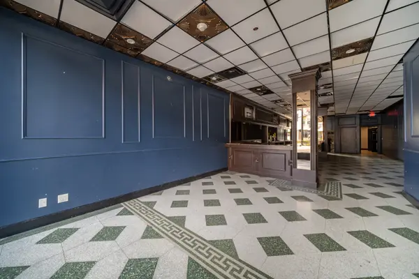 76 S Grove AVE #A, Elgin, IL 60120