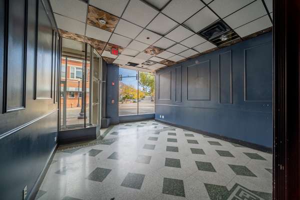 76 S Grove AVE #A, Elgin, IL 60120