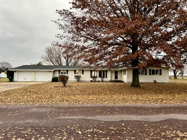 106 Lakeview DR, Gibson City, IL 60936