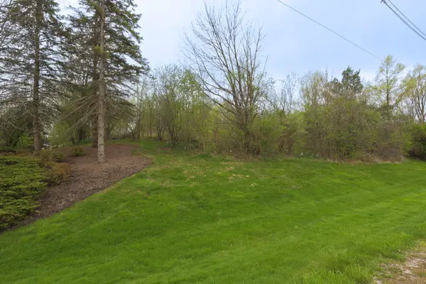 39976 Jonathan Knolls LN, Wadsworth, IL 60083