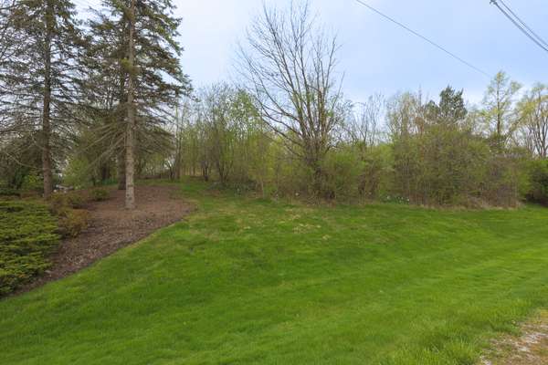 39976 Jonathan Knolls LN, Wadsworth, IL 60083