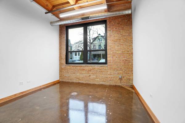 1806 W Cuyler AVE #101, Chicago, IL 60613
