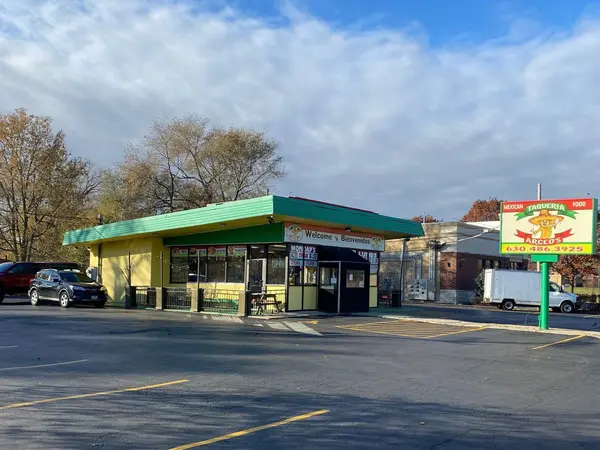 930 W Illinois AVE, Aurora, IL 60506
