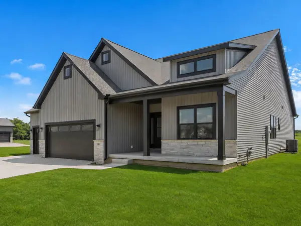 713 Wheatley DR, Mahomet, IL 61853