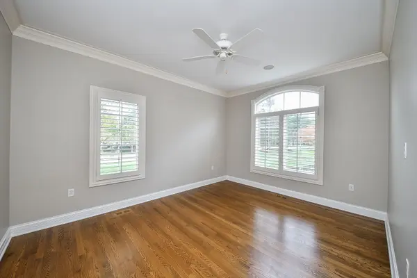 325 Delnor Glen DR #325, St. Charles, IL 60174