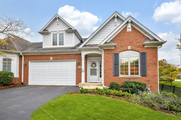 325 Delnor Glen DR #325, St. Charles, IL 60174