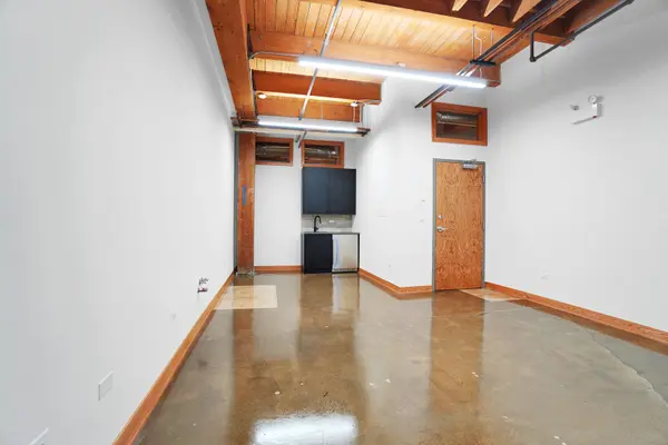 1806 W Cuyler AVE #105, Chicago, IL 60613