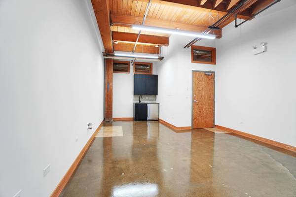1806 W Cuyler AVE #105, Chicago, IL 60613