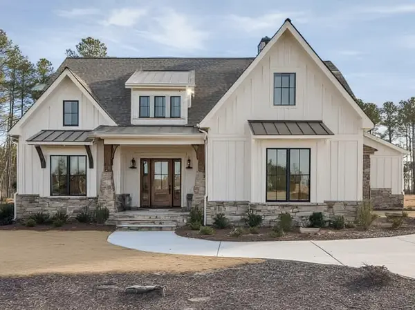 75 Whispering Oaks LN, Grayslake, IL 60030