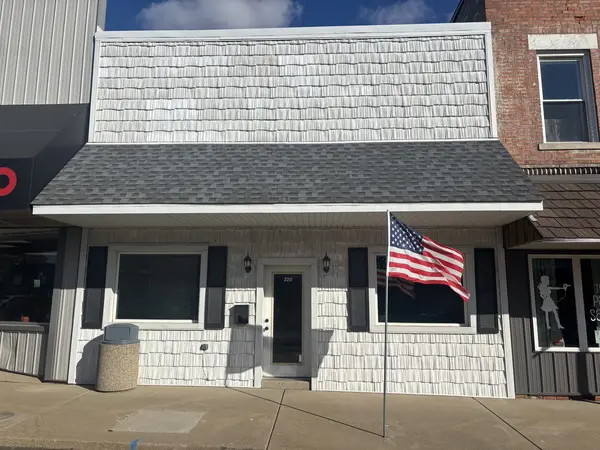 320 N Main ST, Roanoke, IL 61561