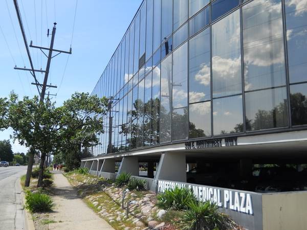 380 E Northwest HWY, Des Plaines, IL 60016