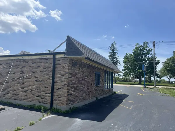 1124 N Milwaukee AVE, Libertyville, IL 60048